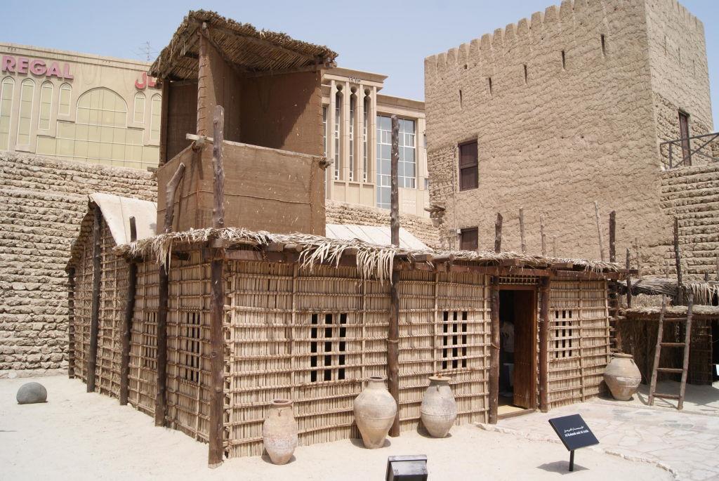 + Tháp đón gió Barasti – Ngôi nhà truyền thống của người Ả Rập xưa