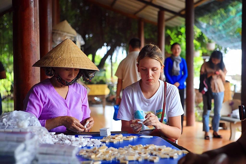 Ghé Cồn Phụng – Bến Tre, thăm lò kẹo dừa truyền thống