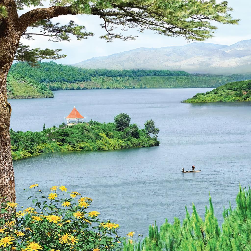 Đến Pleiku ngắm biển hồ Tơ Nưng đẹp như tranh vẽ