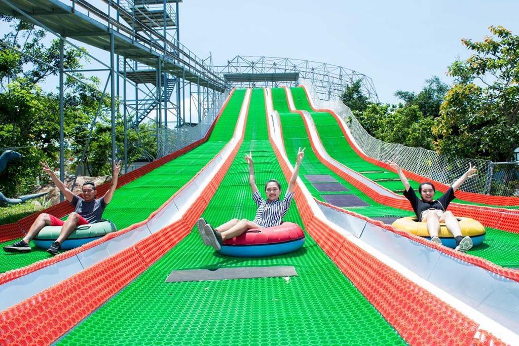 + Trượt cỏ nhân tạo - Ultimate Slide
