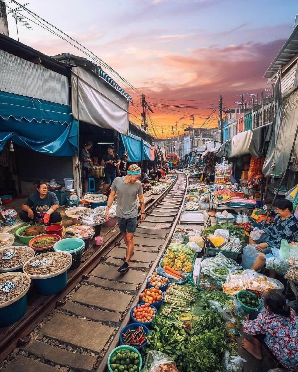 Chợ đường ray Maeklong