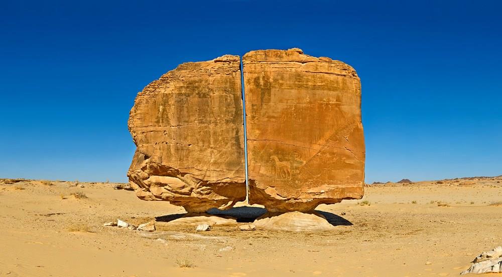 Khối đá bị cắt đôi Al Naslaa, Arab Saudi