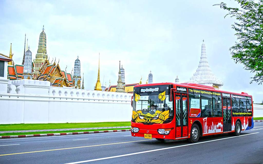 Ngắm nhìn đường phố nhộn nhịp trên chuyến xe bus xuyên Bangkok