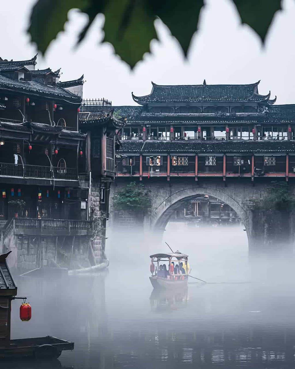 Phượng Hoàng Cổ Trấn, Trung Quốc