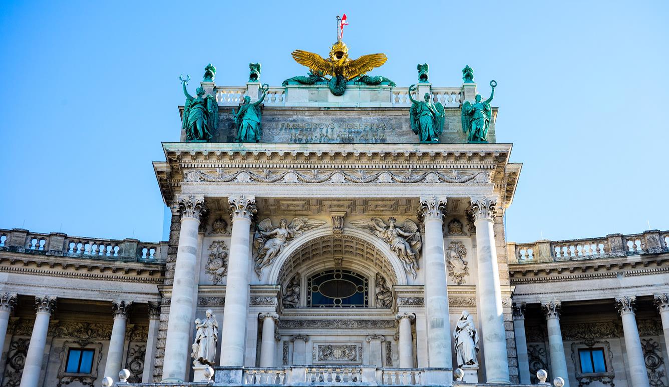 Hofburg, nơi ngự trị của các vị vua và hoàng đế Habsburg