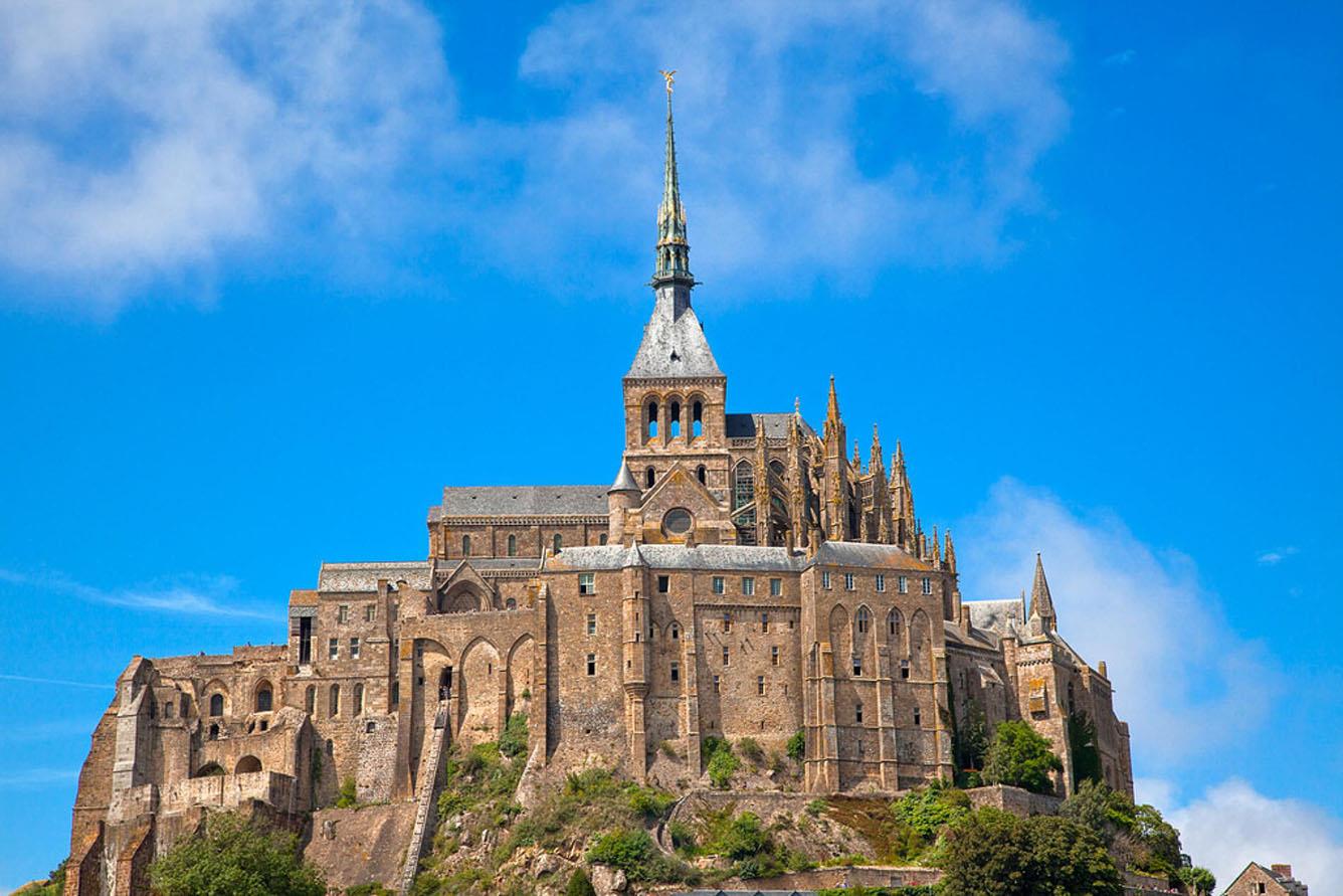 Tham quan những thay đổi theo thời gian của nhà thờ tu viện Mont Saint Michel