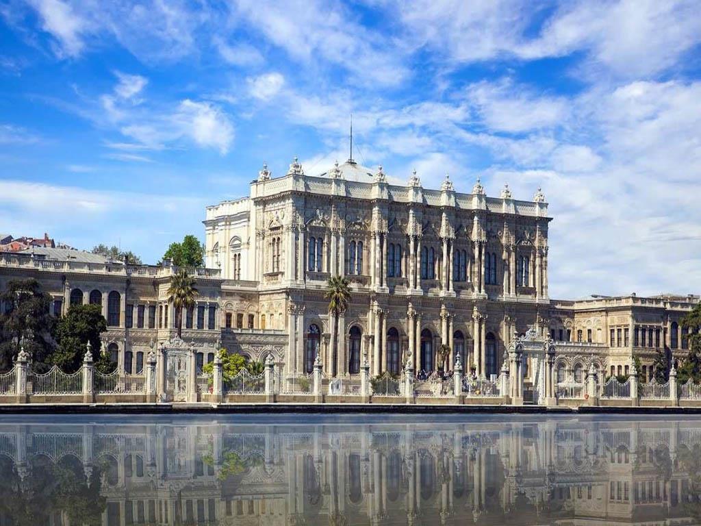 Chuyến ghé thăm cung điện Dolmabahce trong chuyến du lịch Thổ Nhĩ Kỳ 