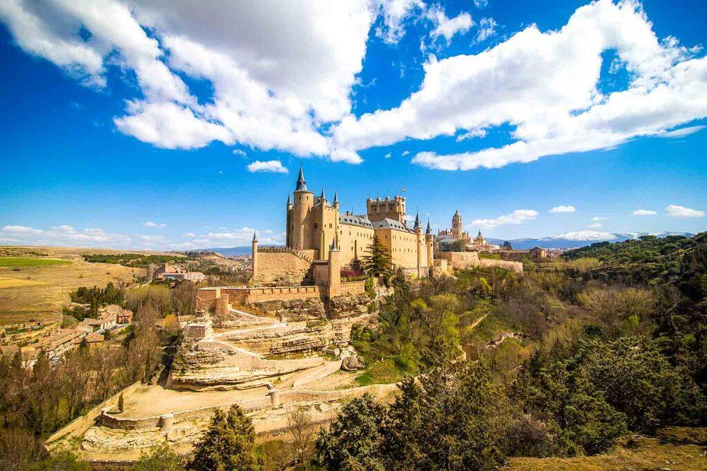 4. Lâu đài Segovia, Tây Ban Nha, thế kỷ 11