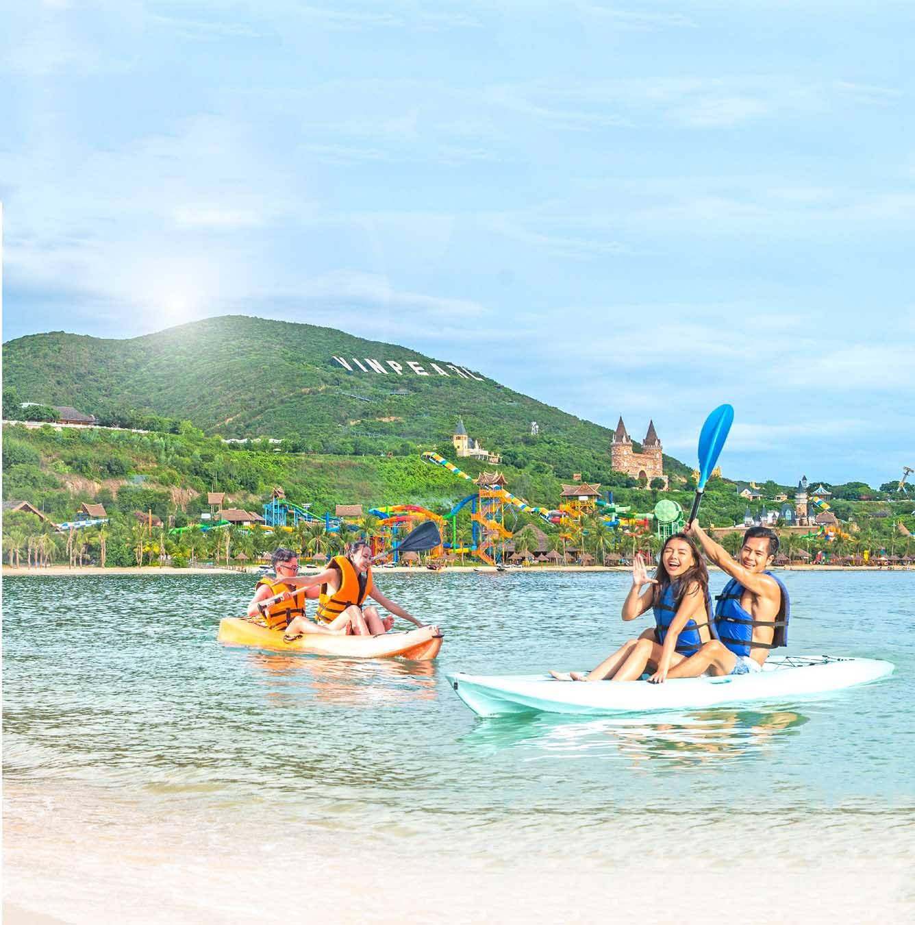 3. Kayak – Hoạt động trên biển được nhiều khách đi tour du lịch Nha Trang thích khám phá vẻ đẹp biển xanh chọn trải nghiệm