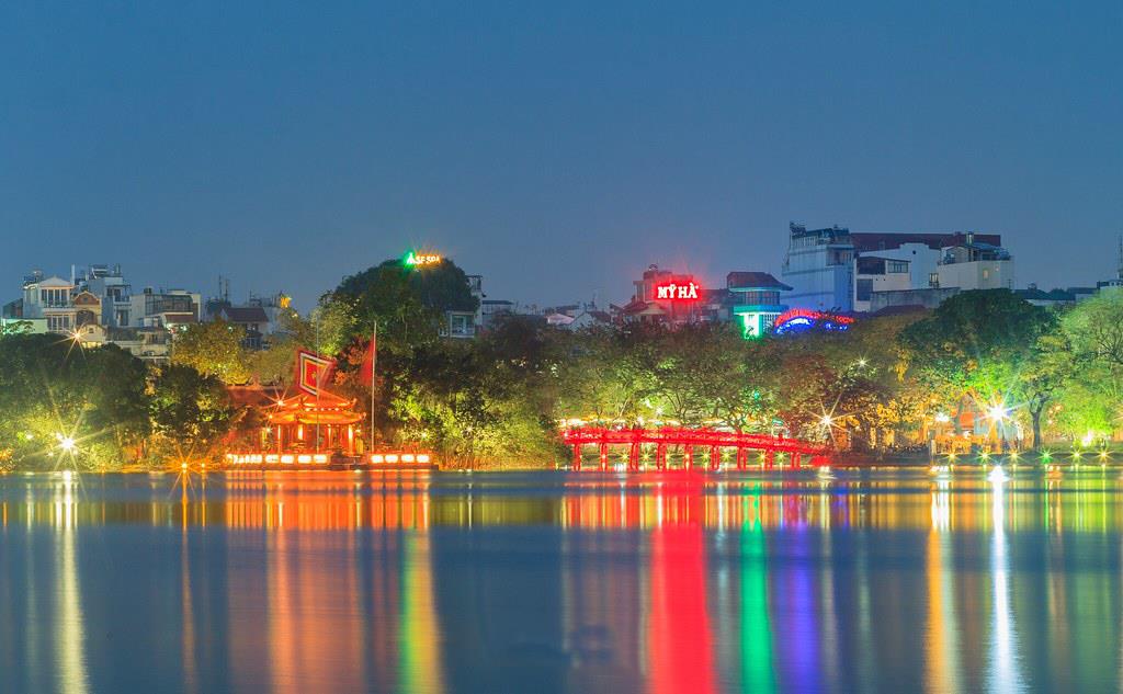 Thủ đô Hà Nội lãng mạn dưới tiết trời thu