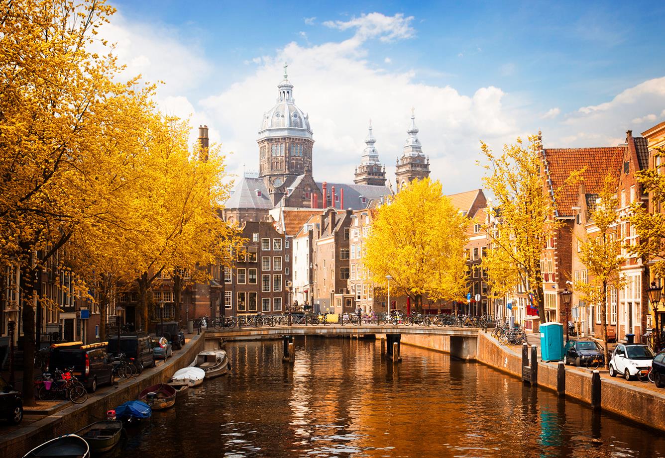 Amsterdam - Hà Lan là địa điểm du lịch mùa thu châu Âu vô cùng lý tưởng dành cho các cặp đôi 