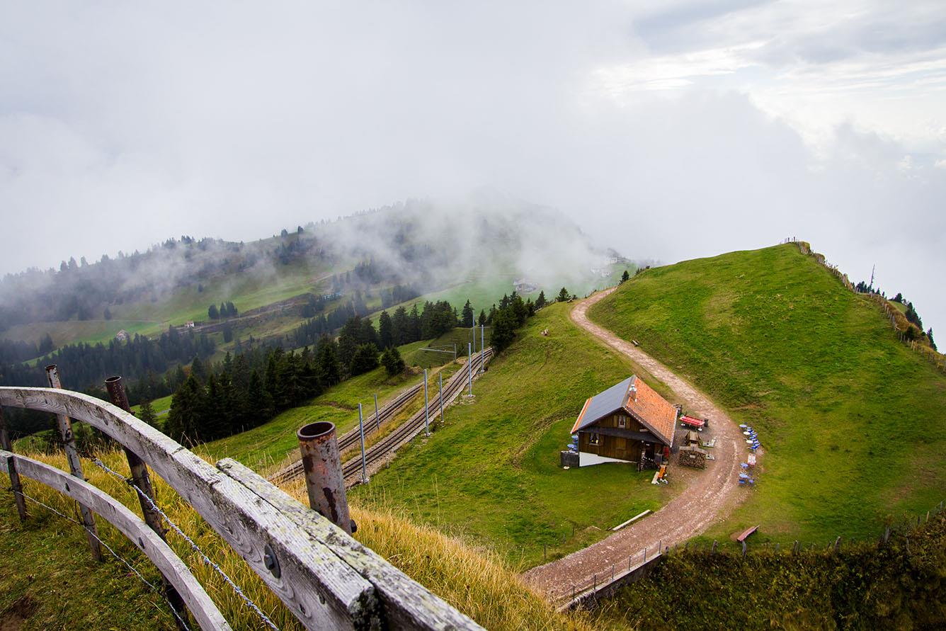 Trải nghiệm đi tàu bánh răng lên núi Rigi (Thụy Sĩ)