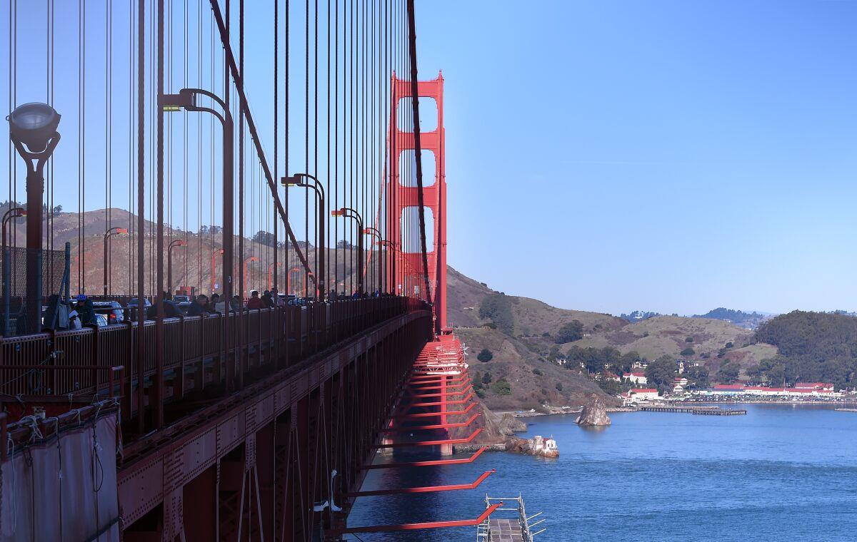 Cầu Cổng Vàng (Golden Gate)