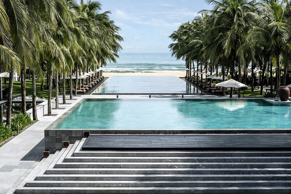 Bể bơi tại Four Seasons Resort The Nam Hai (Hội An, Quảng Nam)