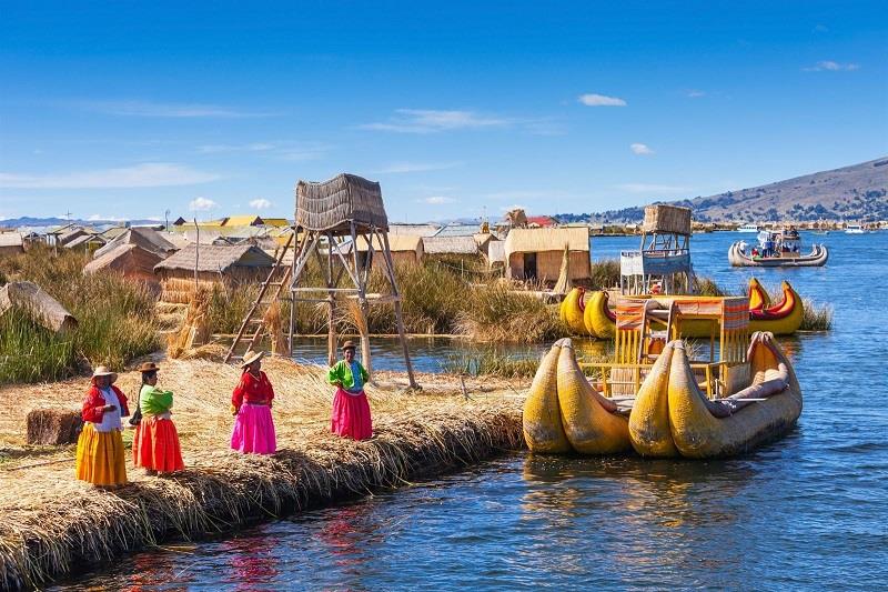 Đảo nổi ở hồ Titicaca (Bolivia, Peru)