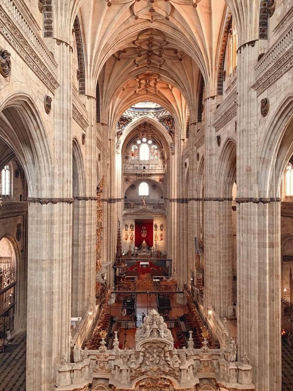  Đến “bộ đôi” nhà thờ Old and New Cathedral of Salamanca