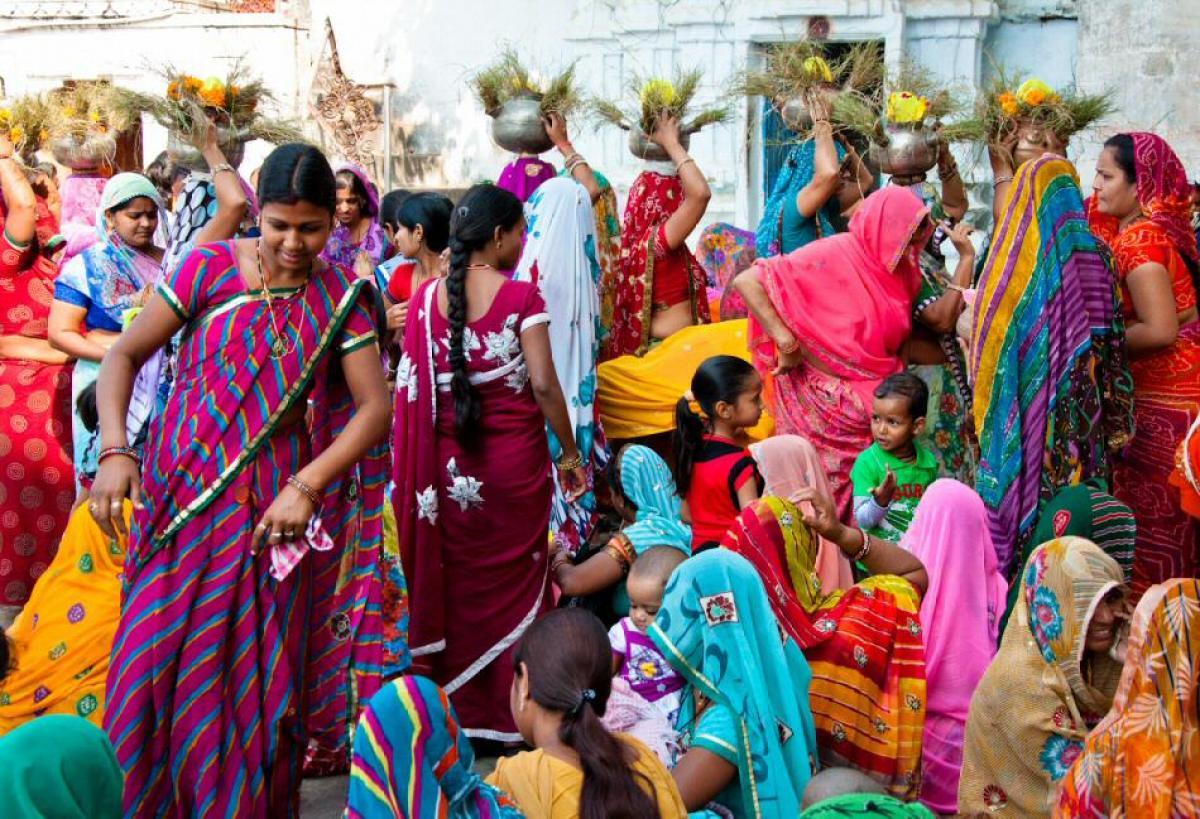 Rực rỡ những màu áo Sari