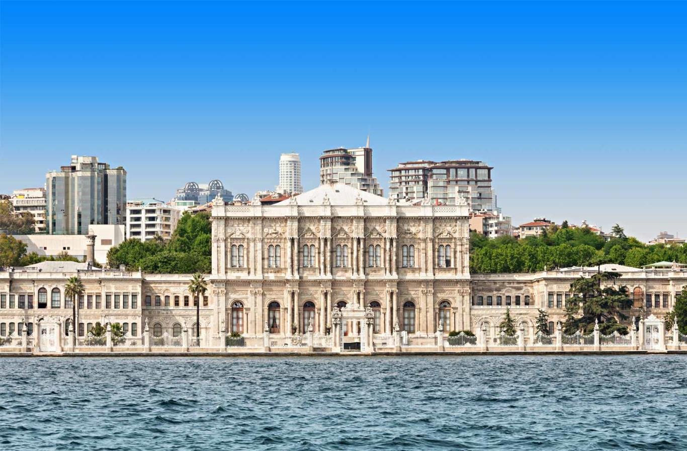 + Cung điện Dolmabahce