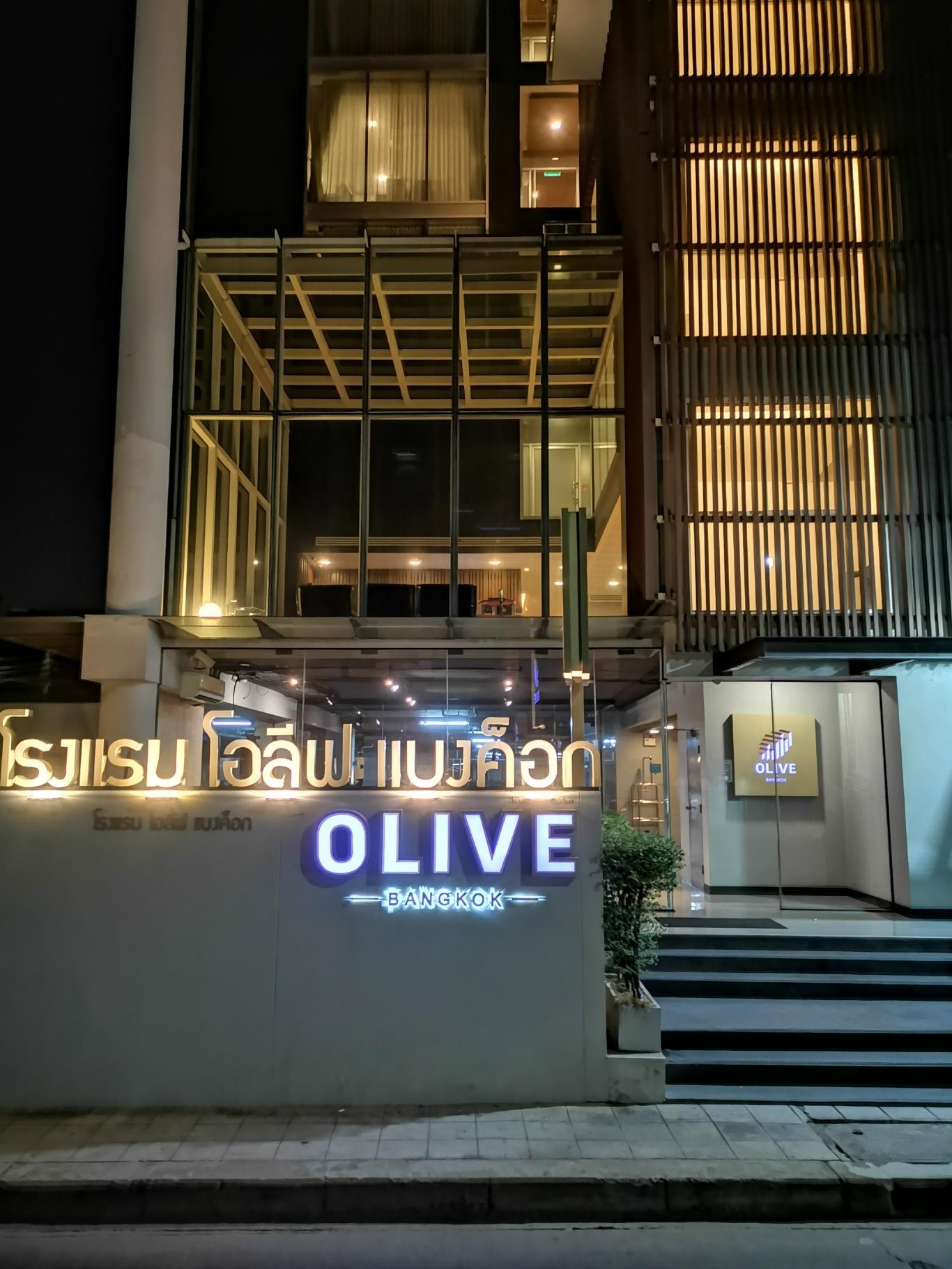 1.2 Khách sạn Olive Residence