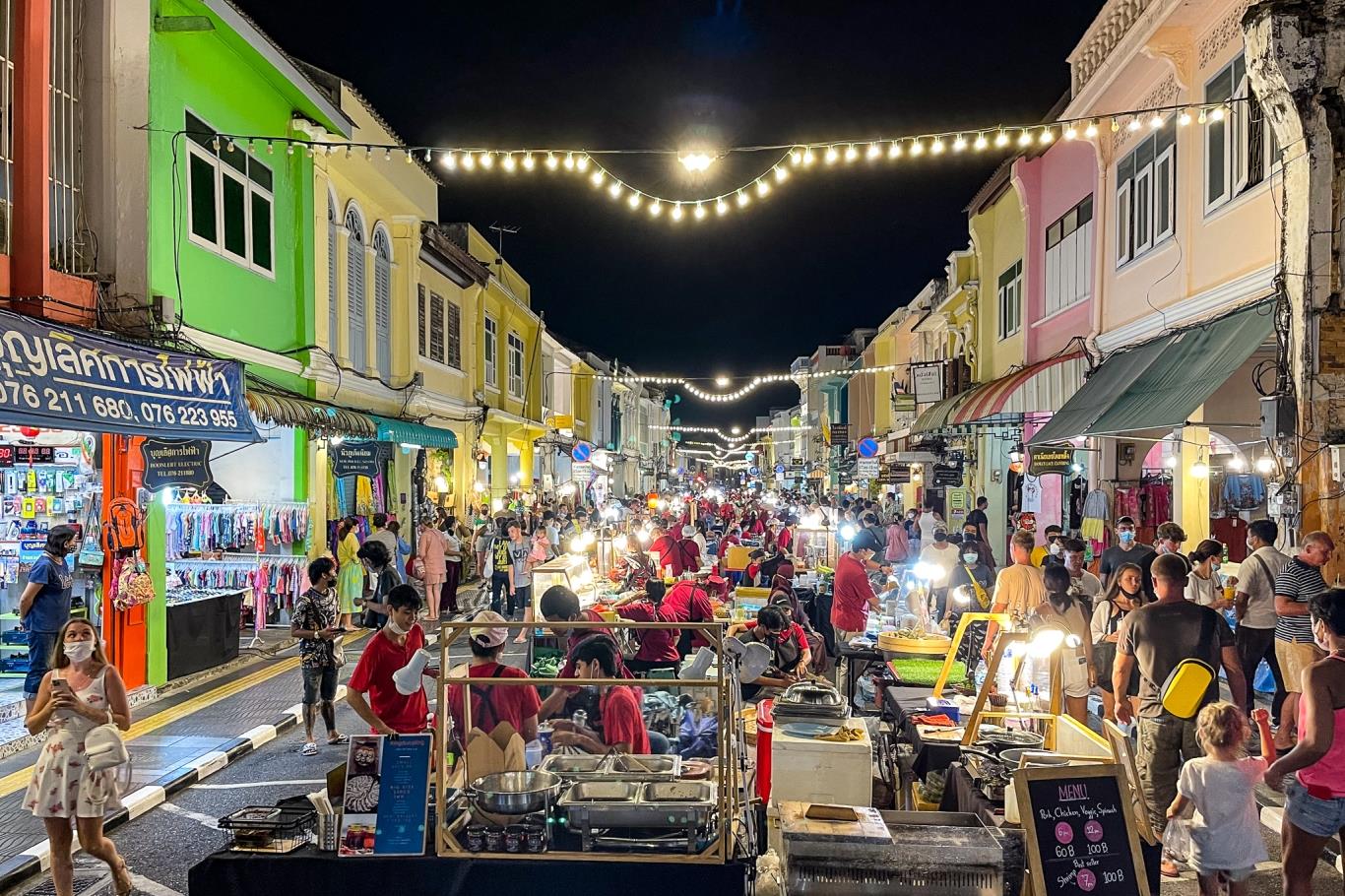 6. Khám phá chợ đêm cuối tuần Phuket